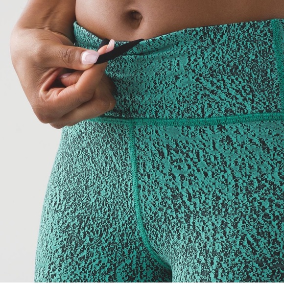 Lululemon Pace Rival Crop Power Luxtreme Spray Jacquard Bali Breeze Black Size 8 - Picture 13 of 16